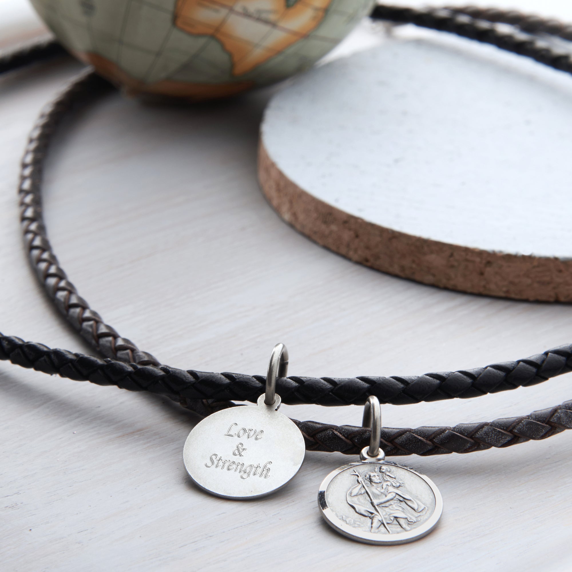 【HURLEY BURLEY】ST CHRISTOPHER DISC NECKLACE☆イニシャル♪ HURLEY BURLEY】ST CHRISTOPHER DISC NECKLACE☆イニシャル