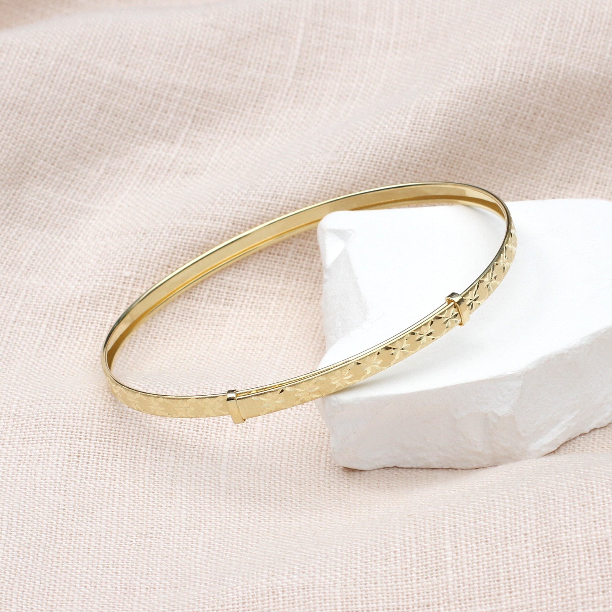 9ct Yellow Gold Diamond Cut Star Pattern Expandable Bangle