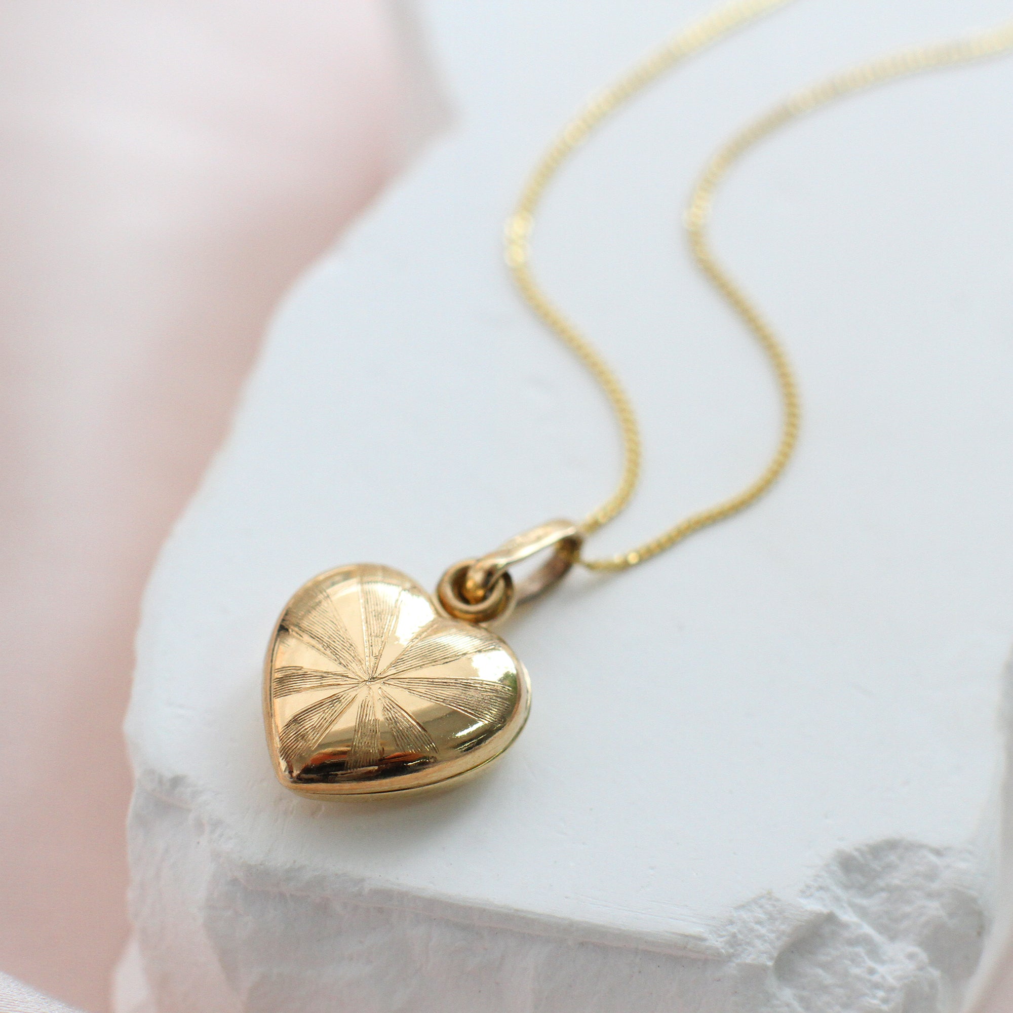 9ct Yellow Gold Patterned Heart Locket