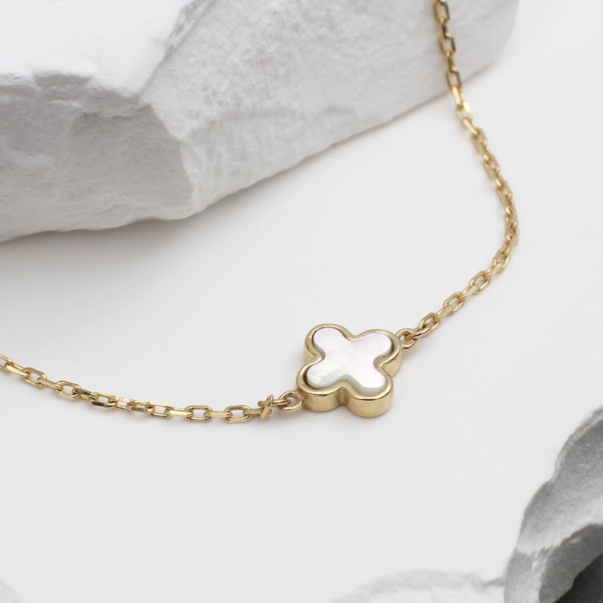 9ct Yellow Gold Mother Of Pearl Clover Bracelet