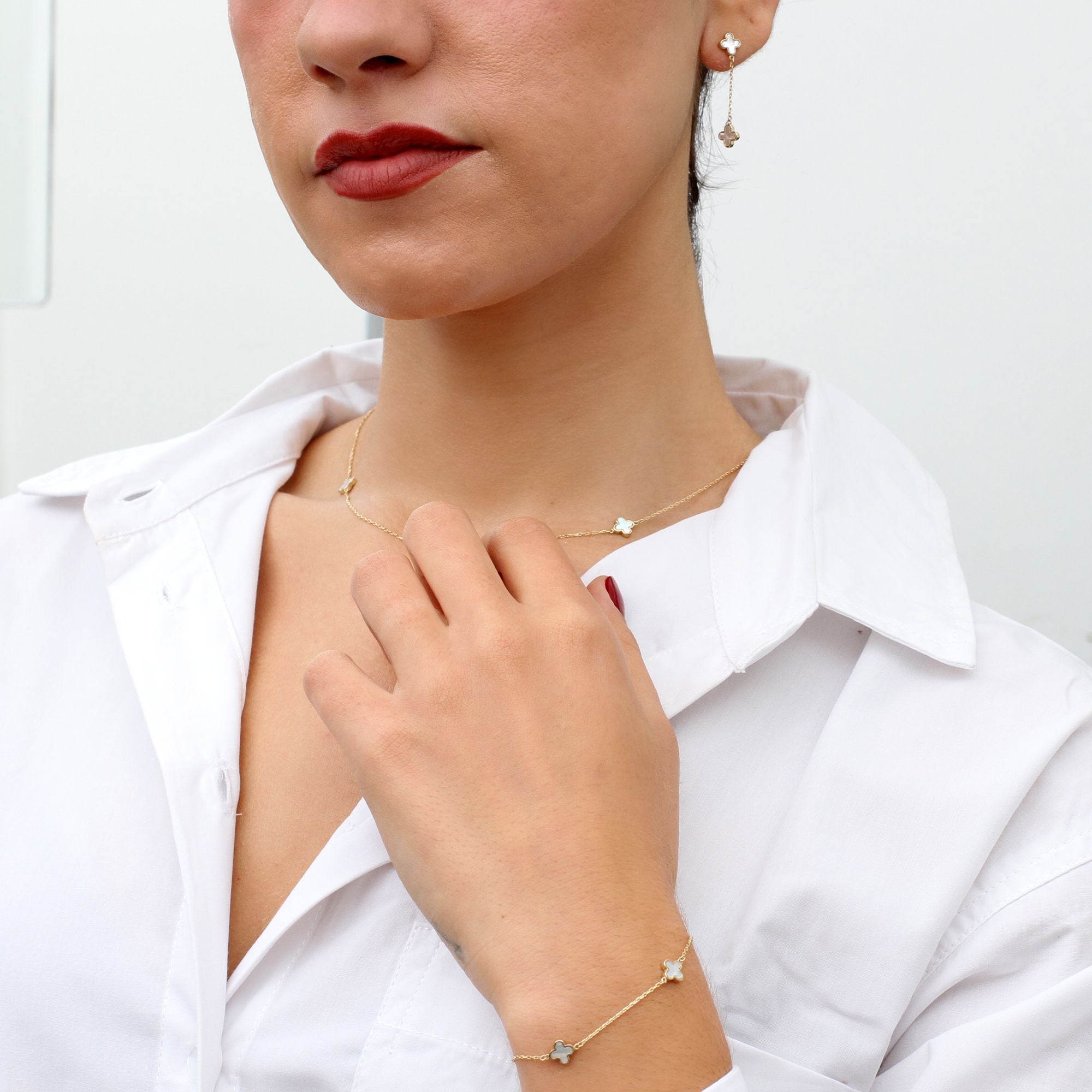 9ct Yellow Gold Mother Of Pearl Clover Bracelet