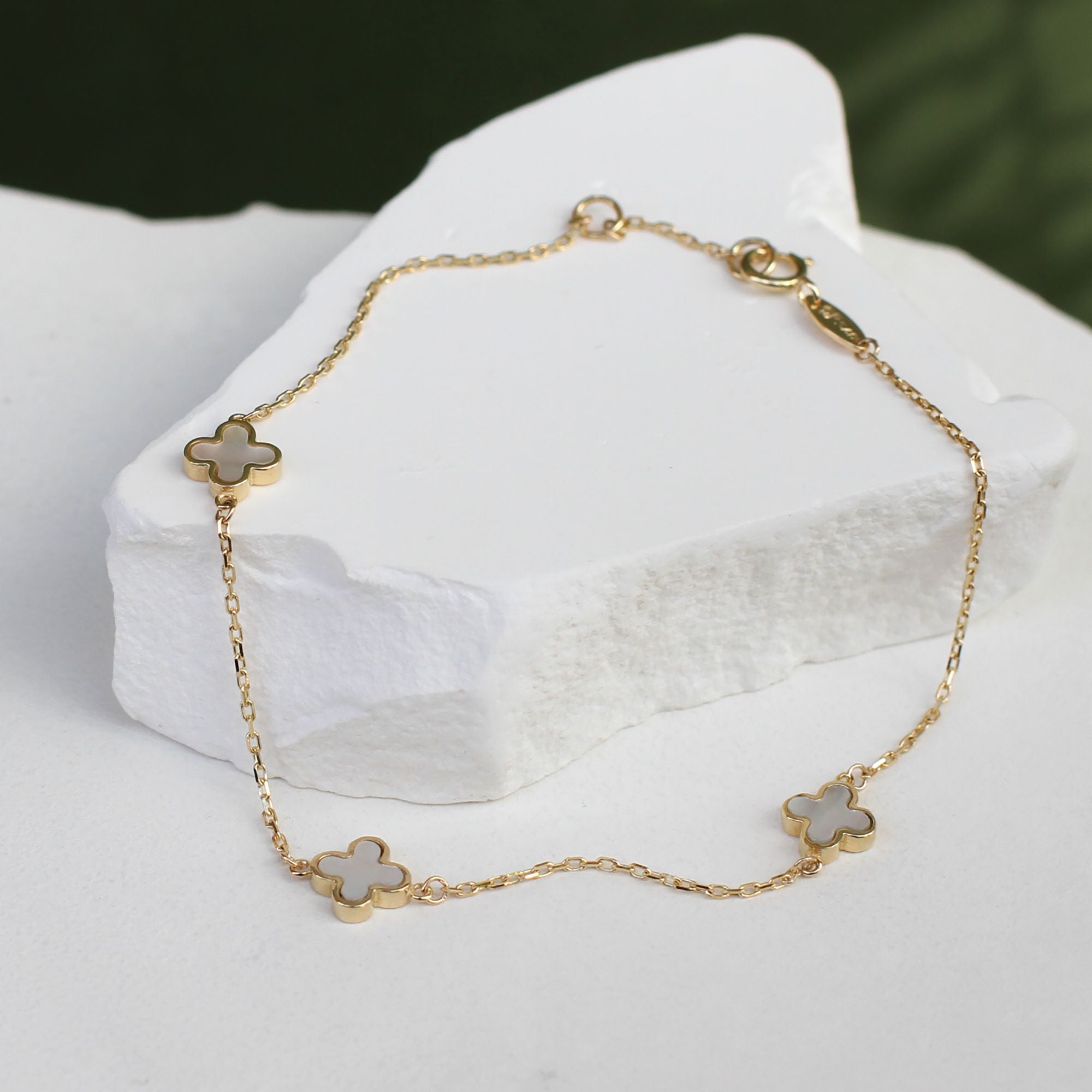 9ct Yellow Gold Mother Of Pearl Clover Bracelet
