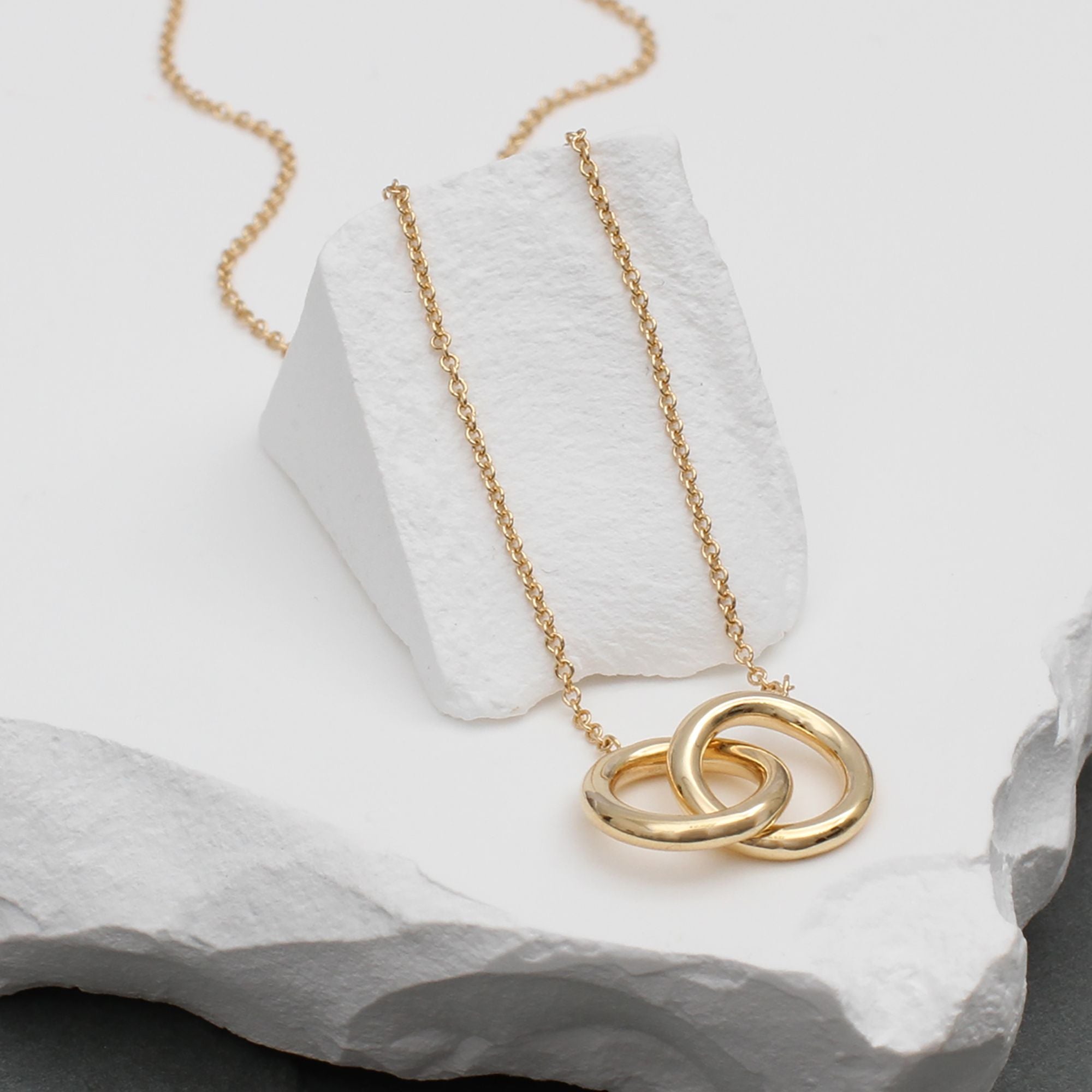9ct Yellow Gold Linked Rings Necklace