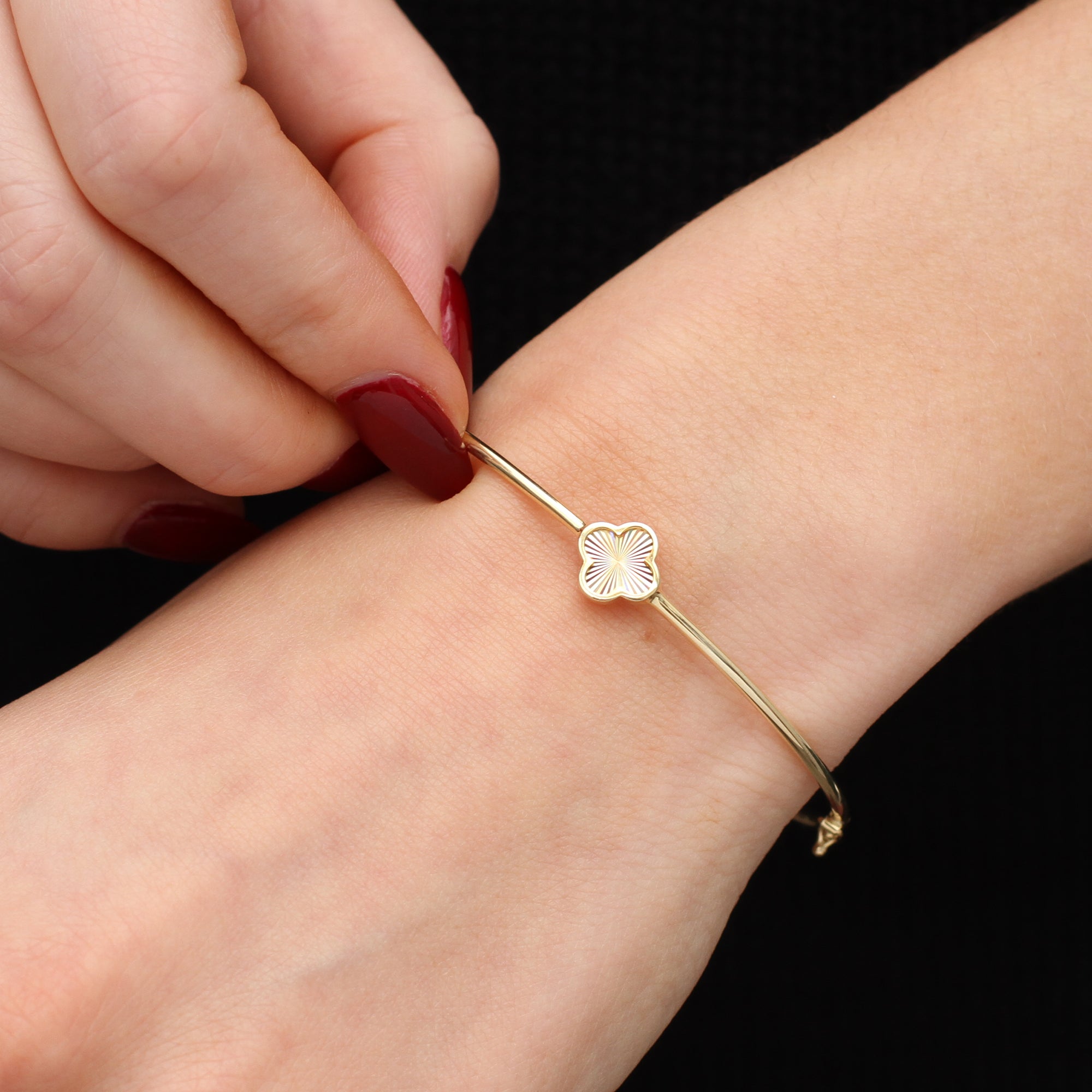 9ct Yellow Gold Rainbow Clover Bangle