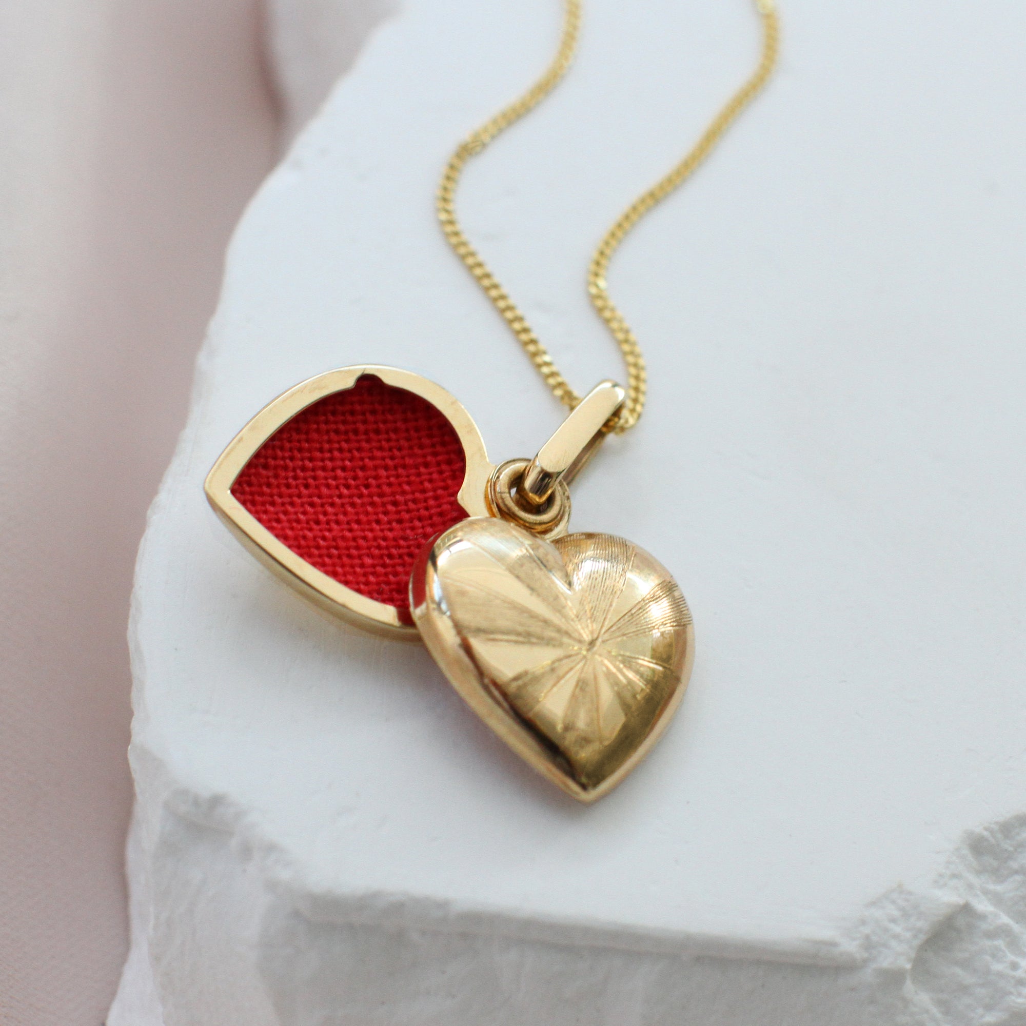 9ct Yellow Gold Patterned Heart Locket
