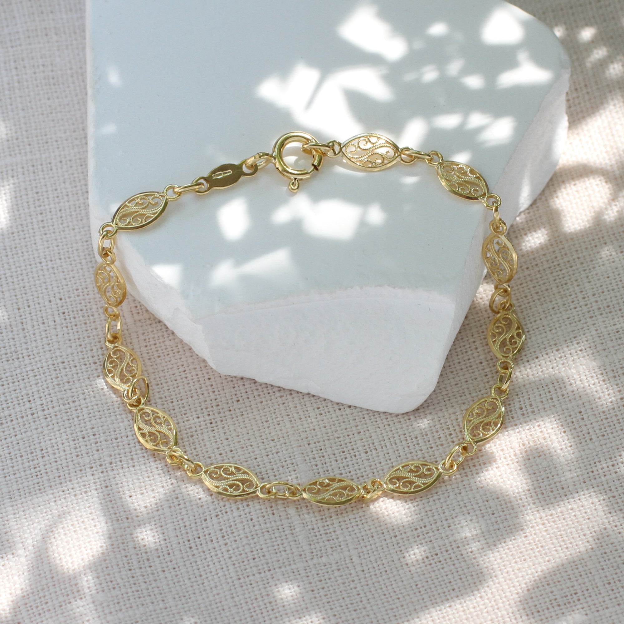 Women's 9ct Yellow Gold Filigree Oval Bracelet