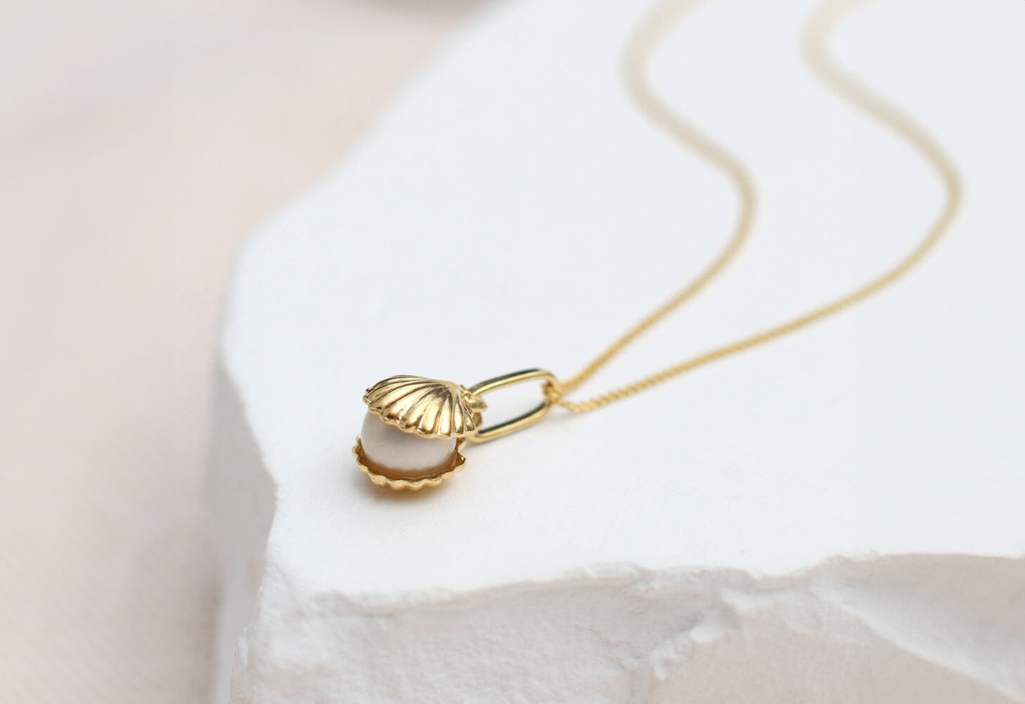 送税込【HURLEY BURLEY】PERSONALISED 9CT GOLD FLOWER NECKLACE Personalised Sterling Silver & 18ct Gold Plated Birth Flower
