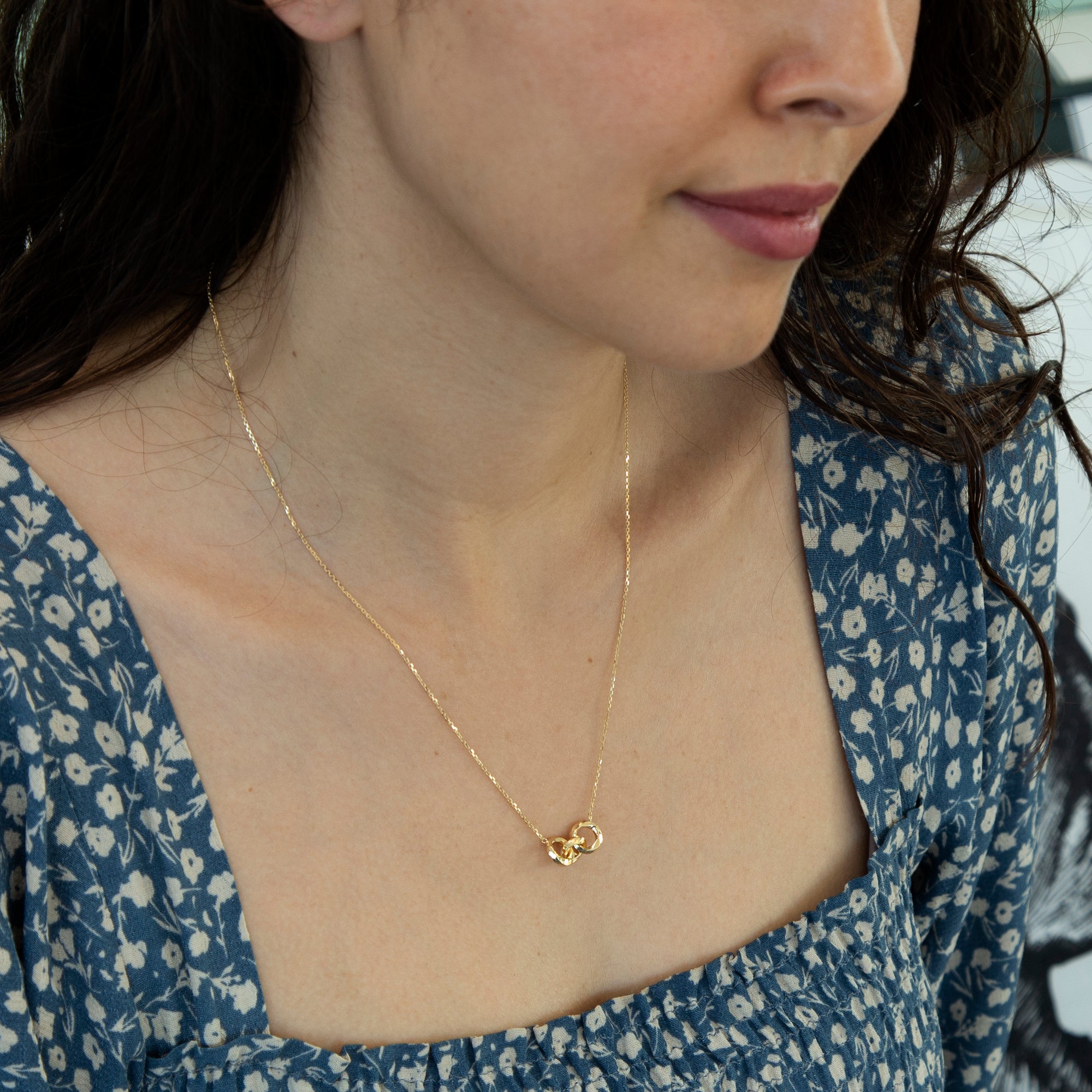 9ct Yellow Gold Diamond Cut Linked Rings Necklace