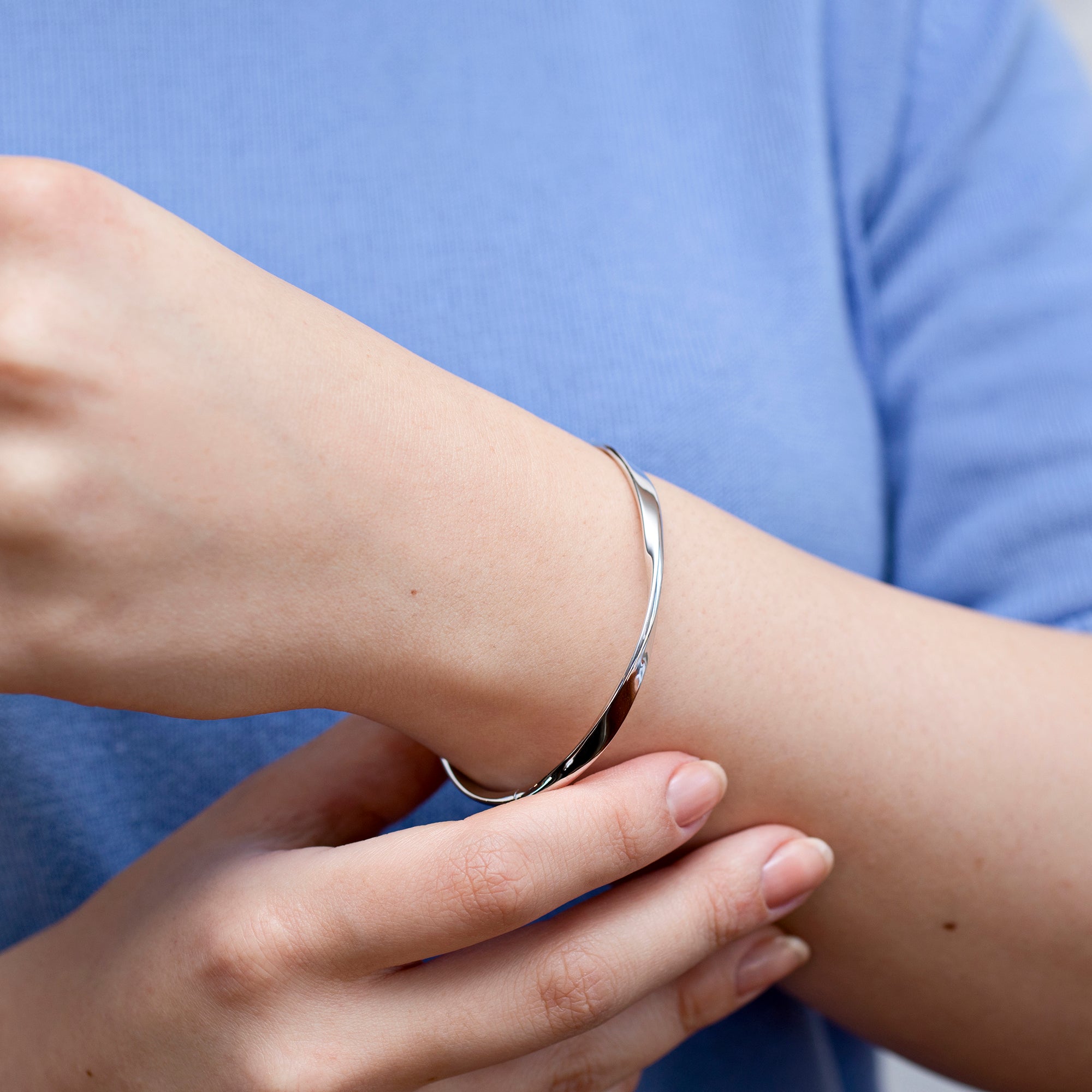 Sterling Silver Twisted Bar Bangle