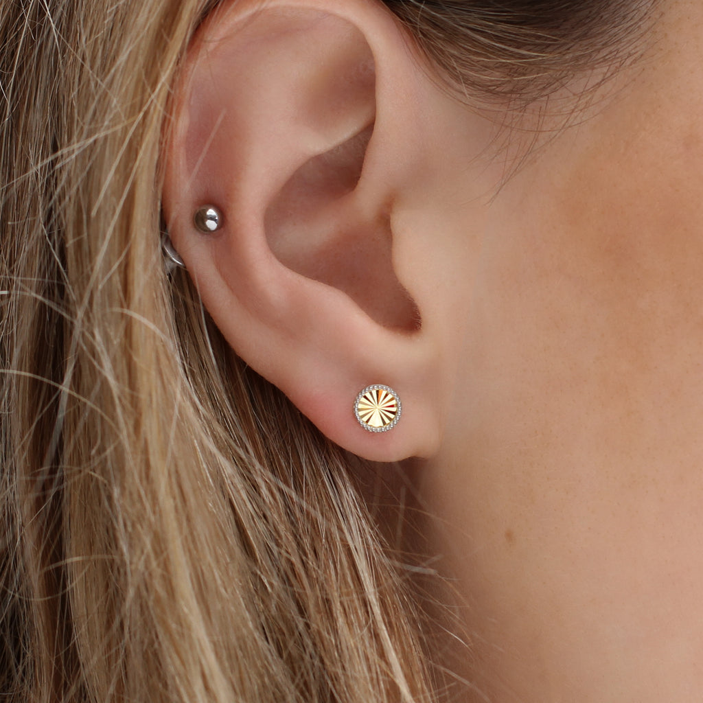 9ct Two-Tone Gold 6mm Sunray Stud Earrings Gold Bracelets 9ct Two-Tone Gold 6mm Sunray Stud Earrings Gold Bracelets