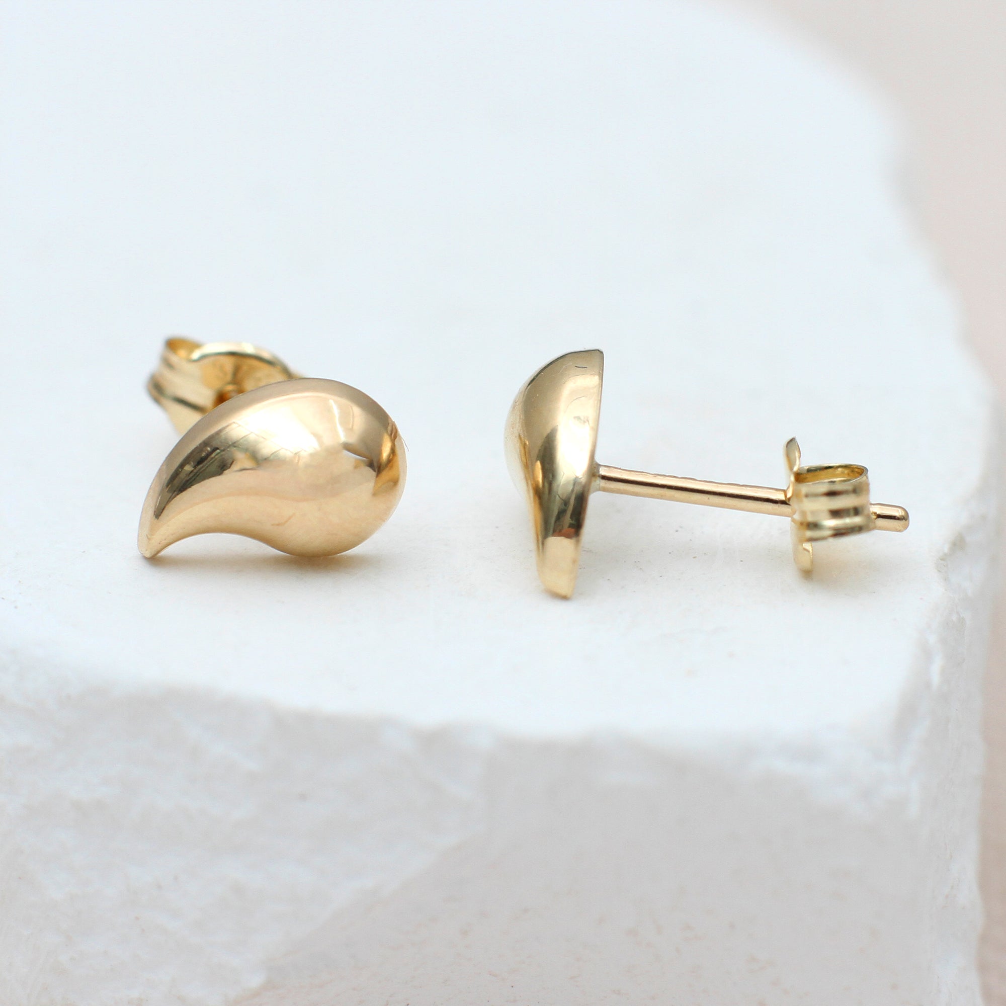 9ct Yellow Gold Curved Teardrop Stud Earrings