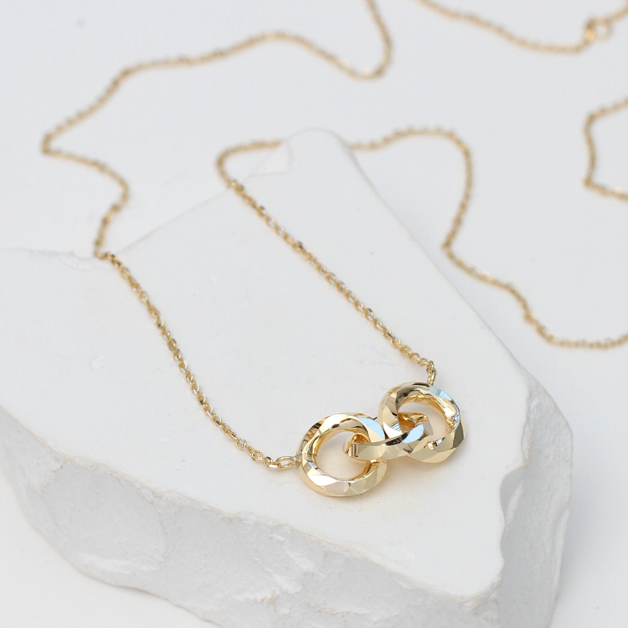 9ct Yellow Gold Diamond Cut Linked Rings Necklace