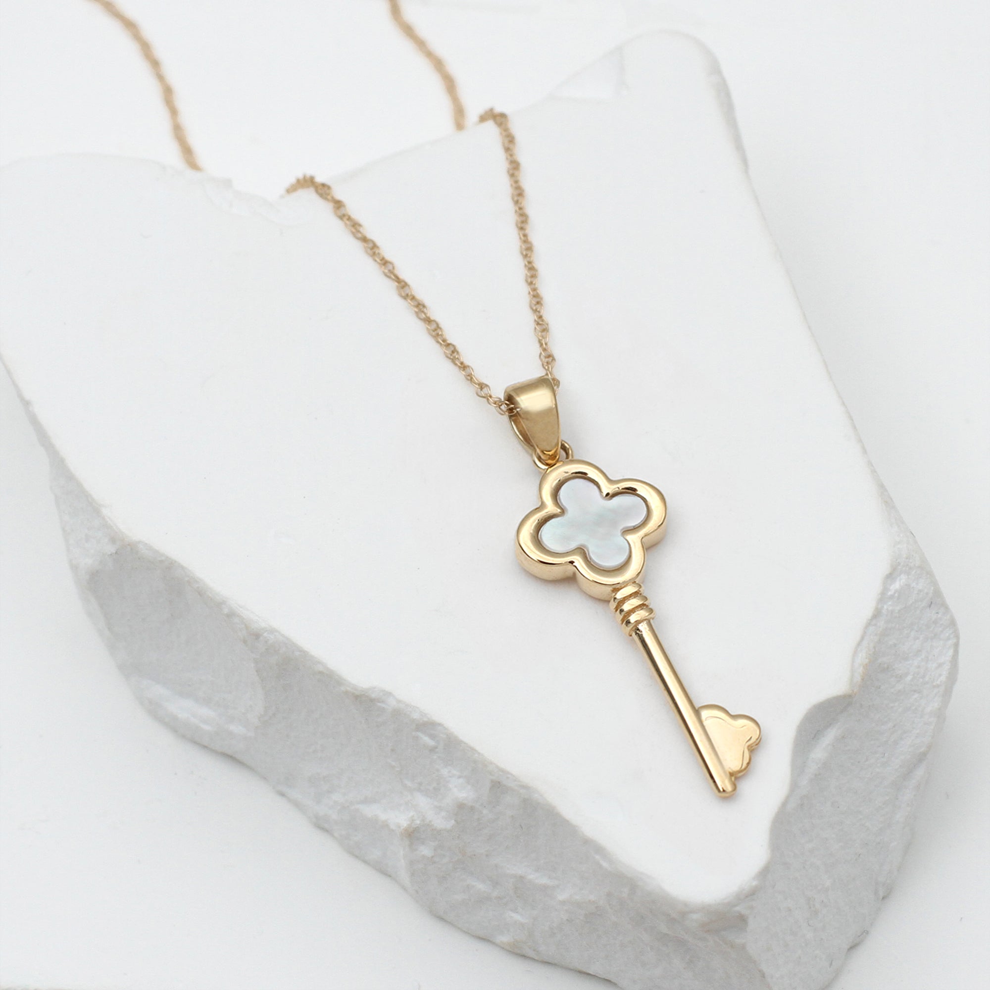9ct Yellow Gold Mother of Pearl Clover Key Necklace