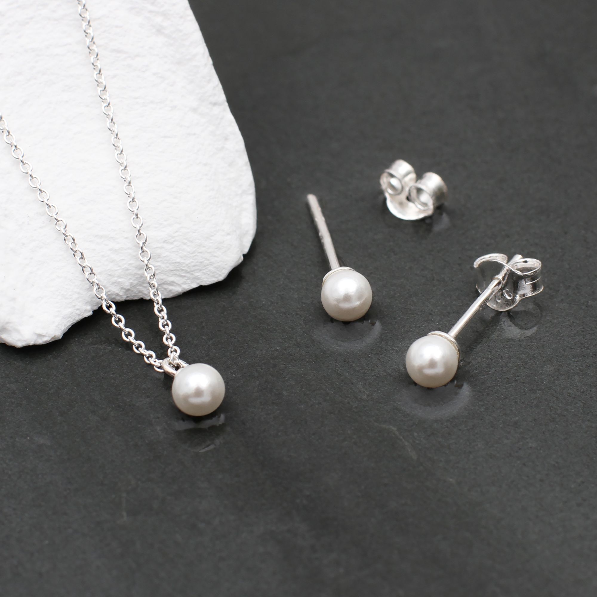 Freshwater pearl necklace and earring deals set